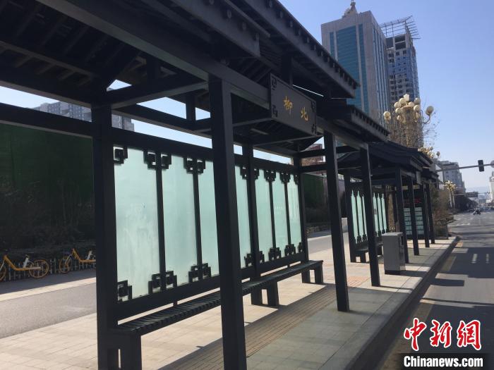 愛心卡、老年卡等卡種均為實名卡，可直接掃碼乘車。　高瑞峰 攝