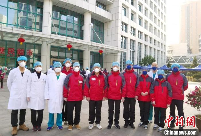 浙大一院接管病區的部分醫務人員。　浙大一院 供圖 攝