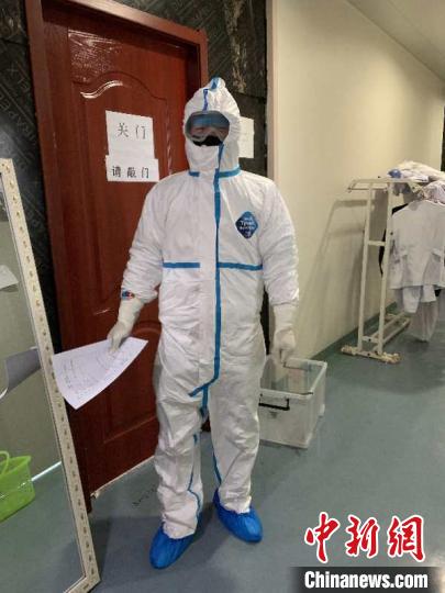 工作中的吳小軍。受訪者本人供圖